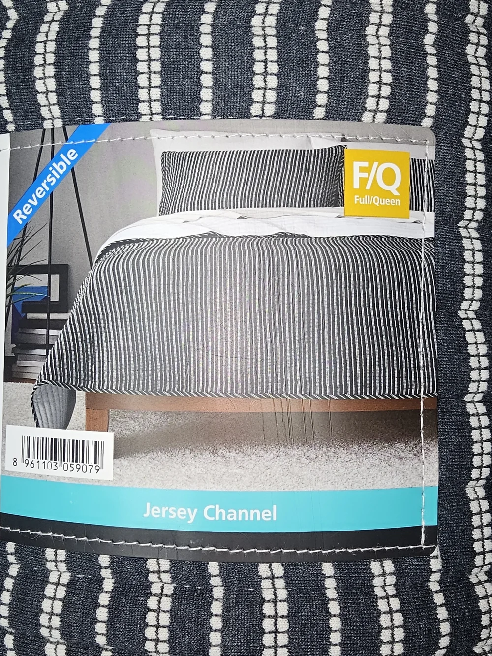 Mainstays Black and White Striped Quilt - Reversible